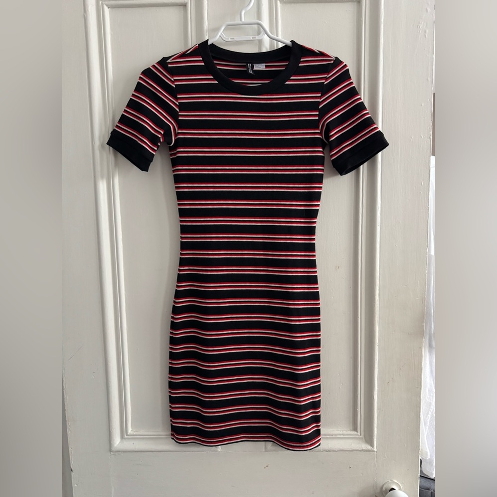 H&M Black and Red Cuffed Sleeve Bodycon  Mini Dress